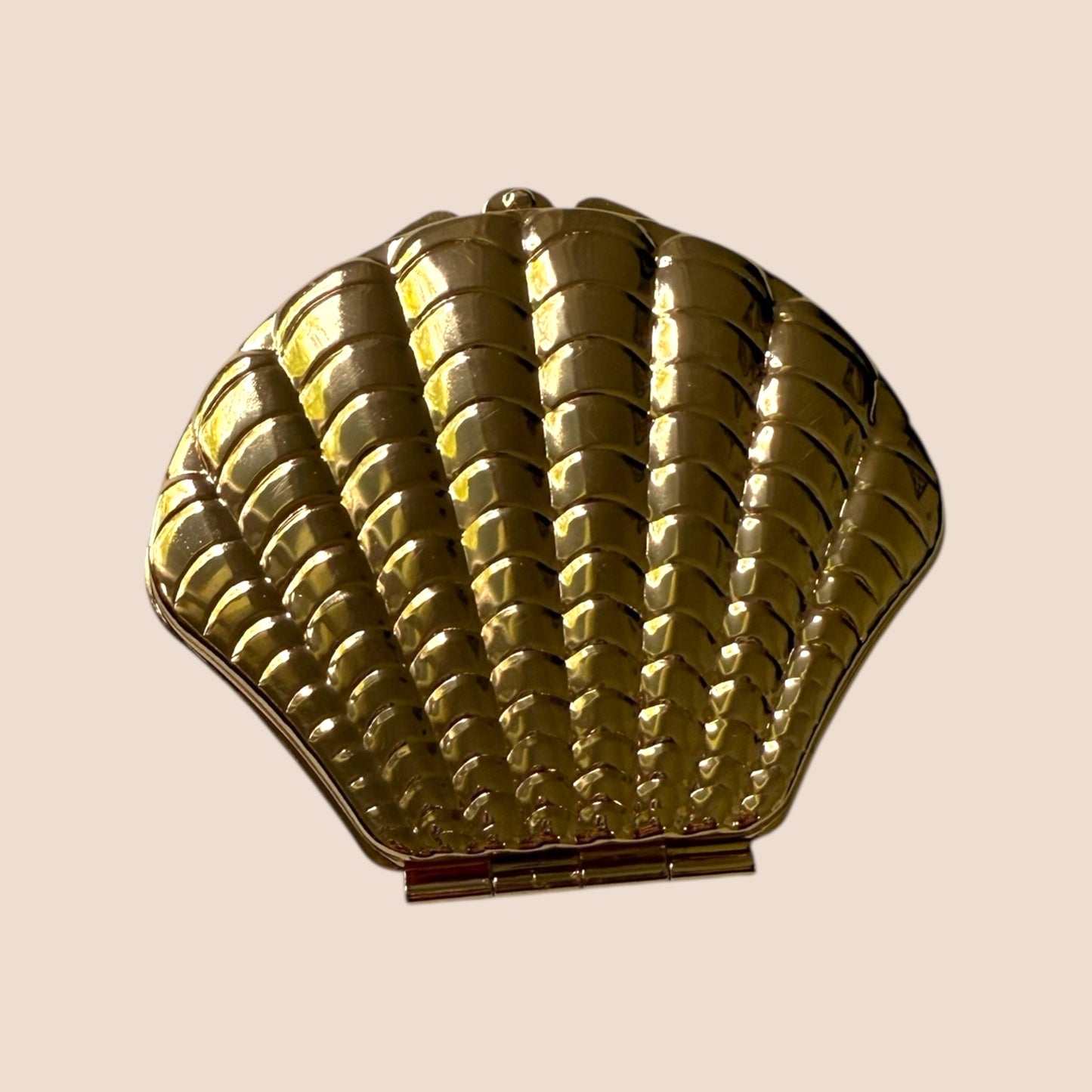 Golden Seashell Compact – Vintage-Inspired Shell Mirror